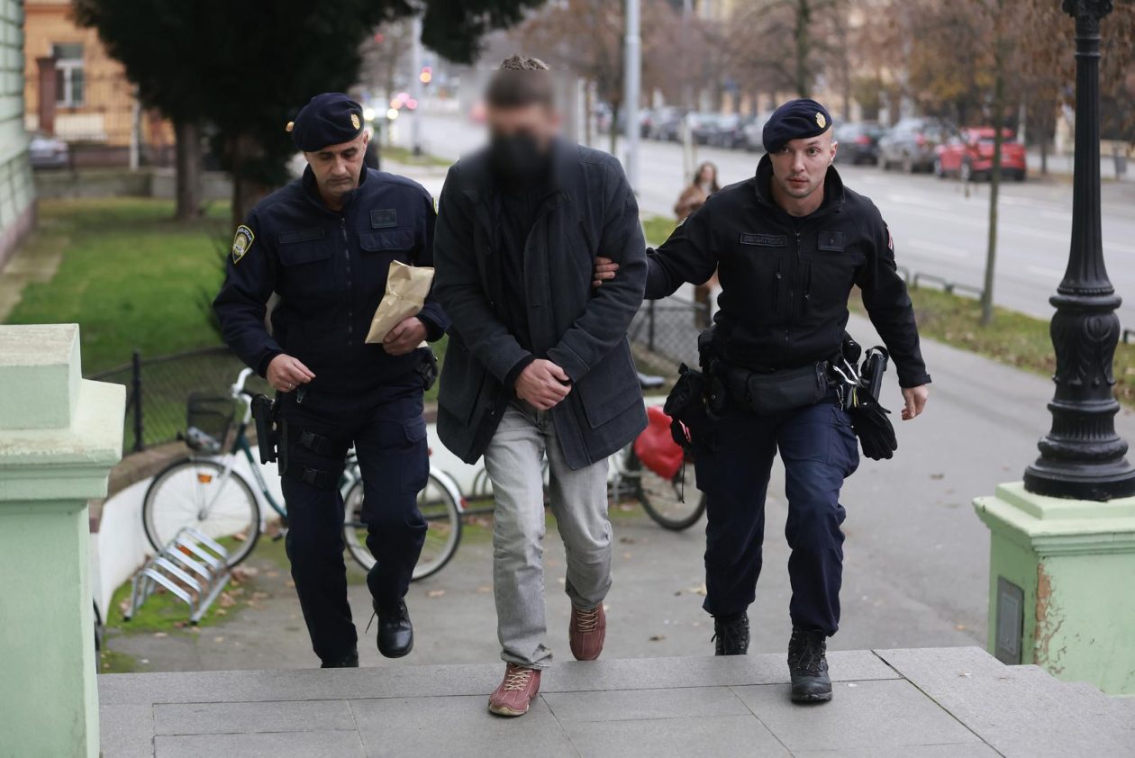 Osijek: Privođenje osumnjičenog zdravstvenog djelatnika kod istražnog sudca. Osijek: Privođenje osumnjičenog zdravstvenog djelatnika kod istražnog sudca.