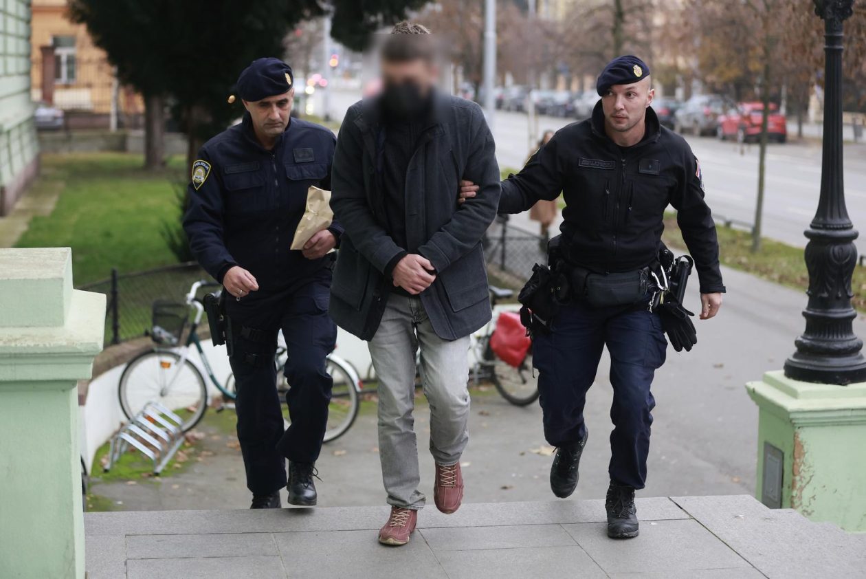 Osijek: Privođenje osumnjičenog zdravstvenog djelatnika kod istražnog sudca. Osijek: Privođenje osumnjičenog zdravstvenog djelatnika kod istražnog sudca.