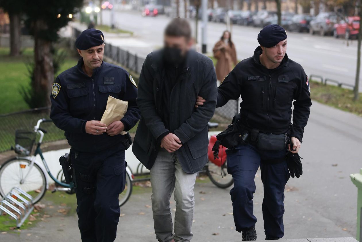 Osijek: Privođenje osumnjičenog zdravstvenog djelatnika kod istražnog sudca. Osijek: Privođenje osumnjičenog zdravstvenog djelatnika kod istražnog sudca.