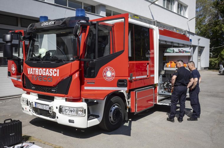 Osijek: Dogradonačelnik Dragan Vulin u obilasku javne vatrogasne postrojbe grada Osijeka