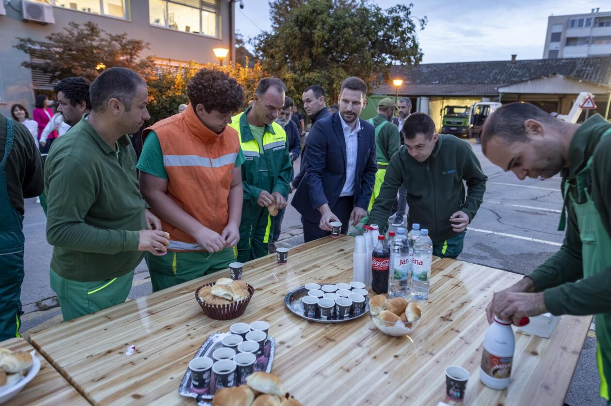 Gradonačelnik obišao radnike Unikoma Gradonačelnik obišao radnike Unikoma