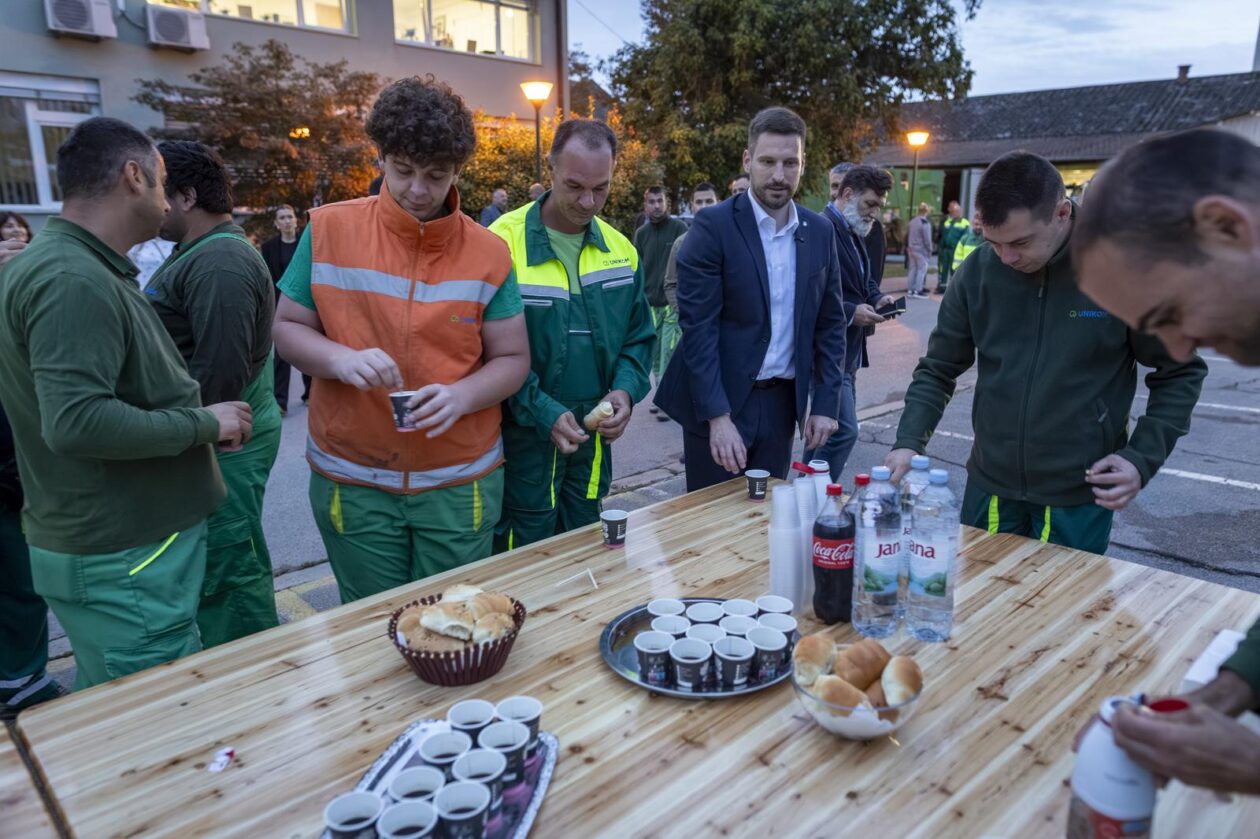 Gradonačelnik obišao radnike Unikoma Gradonačelnik obišao radnike Unikoma