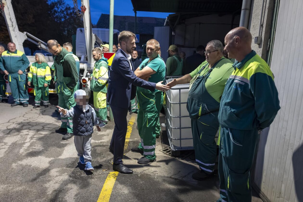 Gradonačelnik obišao radnike Unikoma Gradonačelnik obišao radnike Unikoma
