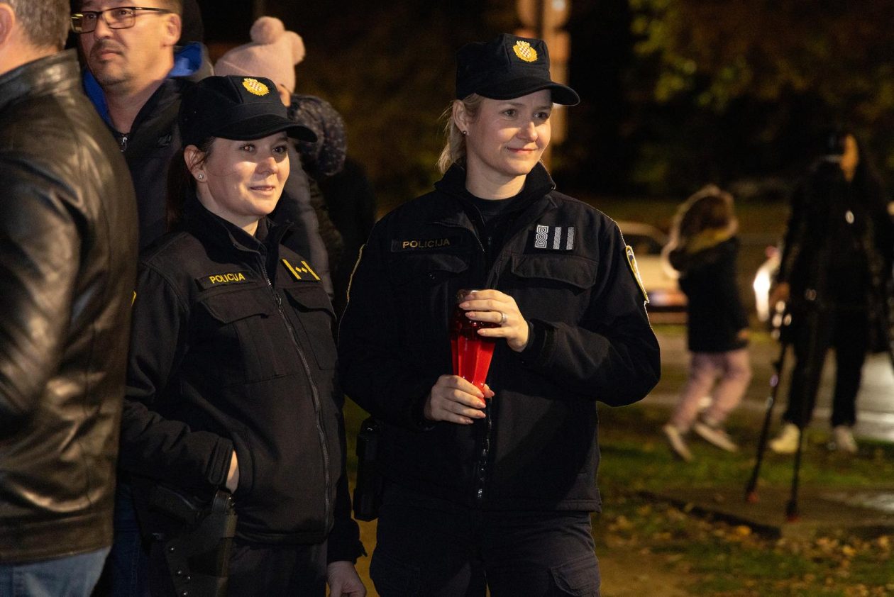 Paljenje svijeća u Vukovarskoj ulici 2025. Paljenje svijeća u Vukovarskoj ulici 2025.