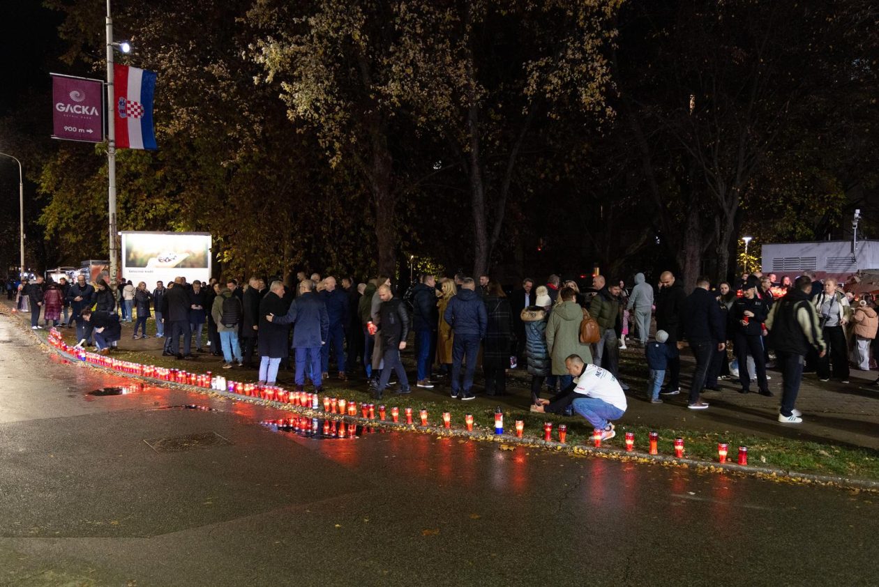 Paljenje svijeća u Vukovarskoj ulici 2025. Paljenje svijeća u Vukovarskoj ulici 2025.