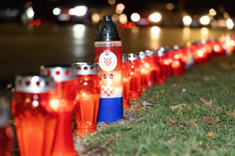 Paljenje svijeća u Vukovarskoj ulici 2025.