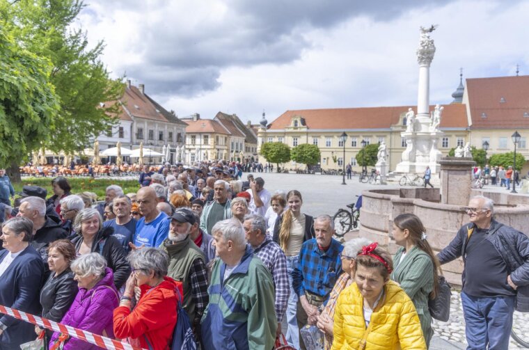 Osijek: Gradonačelnik Ivan Radić sa suradnicima sudjelovao je na podjeli fiš-paprikaša