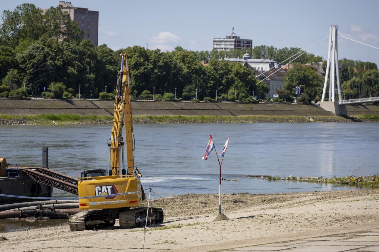 Osijek: Priprema za uređenje pješčane plaže na Kopiki Osijek: Priprema za uređenje pješčane plaže na Kopiki