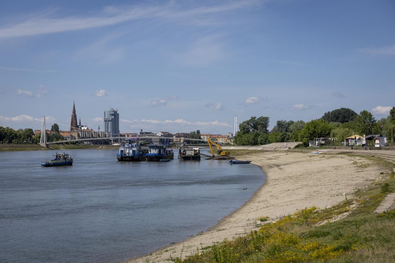 Osijek: Priprema za uređenje pješčane plaže na Kopiki Osijek: Priprema za uređenje pješčane plaže na Kopiki