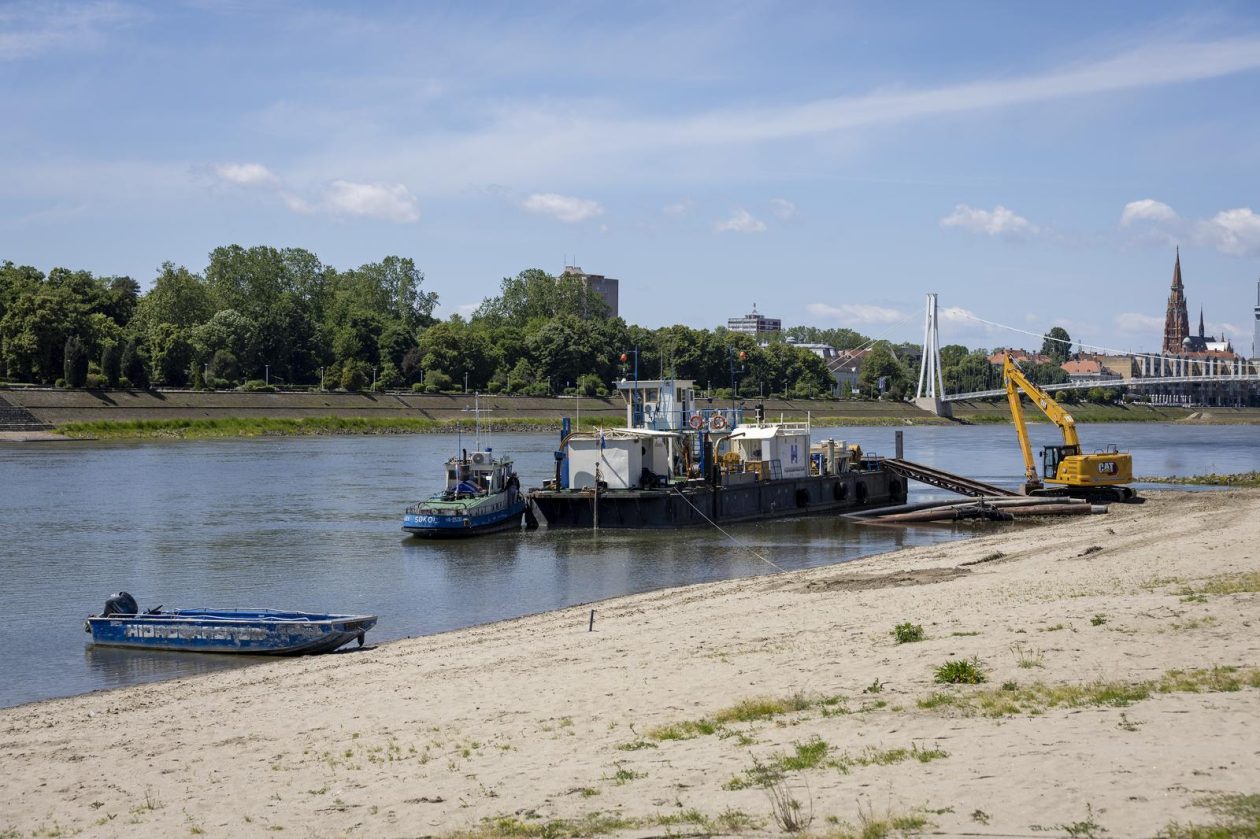 Osijek: Priprema za uređenje pješčane plaže na Kopiki Osijek: Priprema za uređenje pješčane plaže na Kopiki