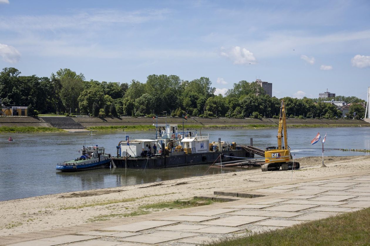 Osijek: Priprema za uređenje pješčane plaže na Kopiki Osijek: Priprema za uređenje pješčane plaže na Kopiki
