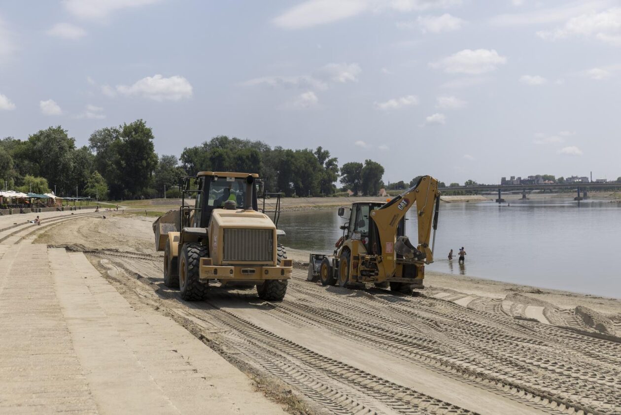 Osijek: Nasipavanje pjeska na kupalište Kopika