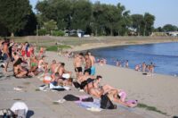 Osijek: Osječani pronašli osvježenje kupanjem na Dravi