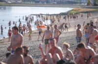 Osijek: Osječani pronašli osvježenje kupanjem na Dravi