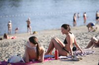 Osijek: Osječani pronašli osvježenje kupanjem na Dravi