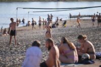 Osijek: Osječani pronašli osvježenje kupanjem na Dravi