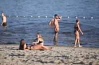 Osijek: Osječani pronašli osvježenje kupanjem na Dravi