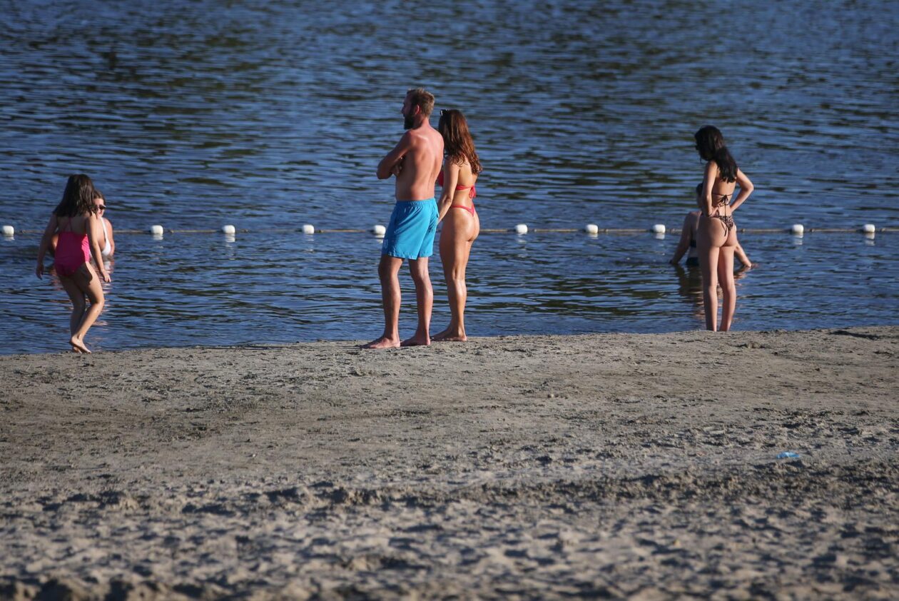 Osijek: Osječani pronašli osvježenje kupanjem na Dravi