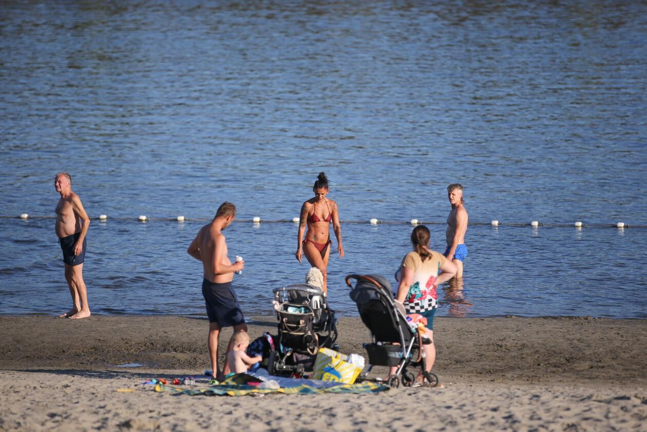 Osijek: Osječani pronašli osvježenje kupanjem na Dravi