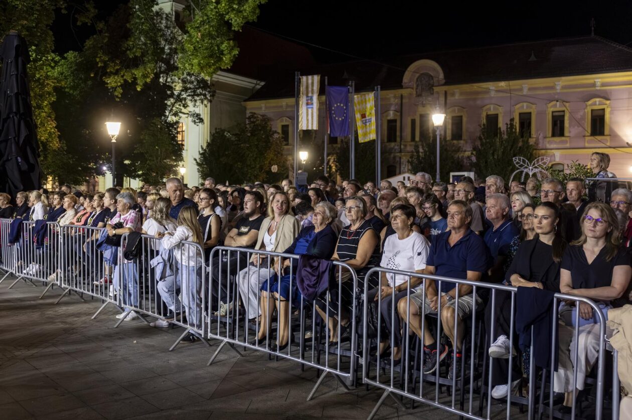 Vinkovci: 60. Vinkovačke jeseni pod sloganom “Jesen rumeni jabuka”