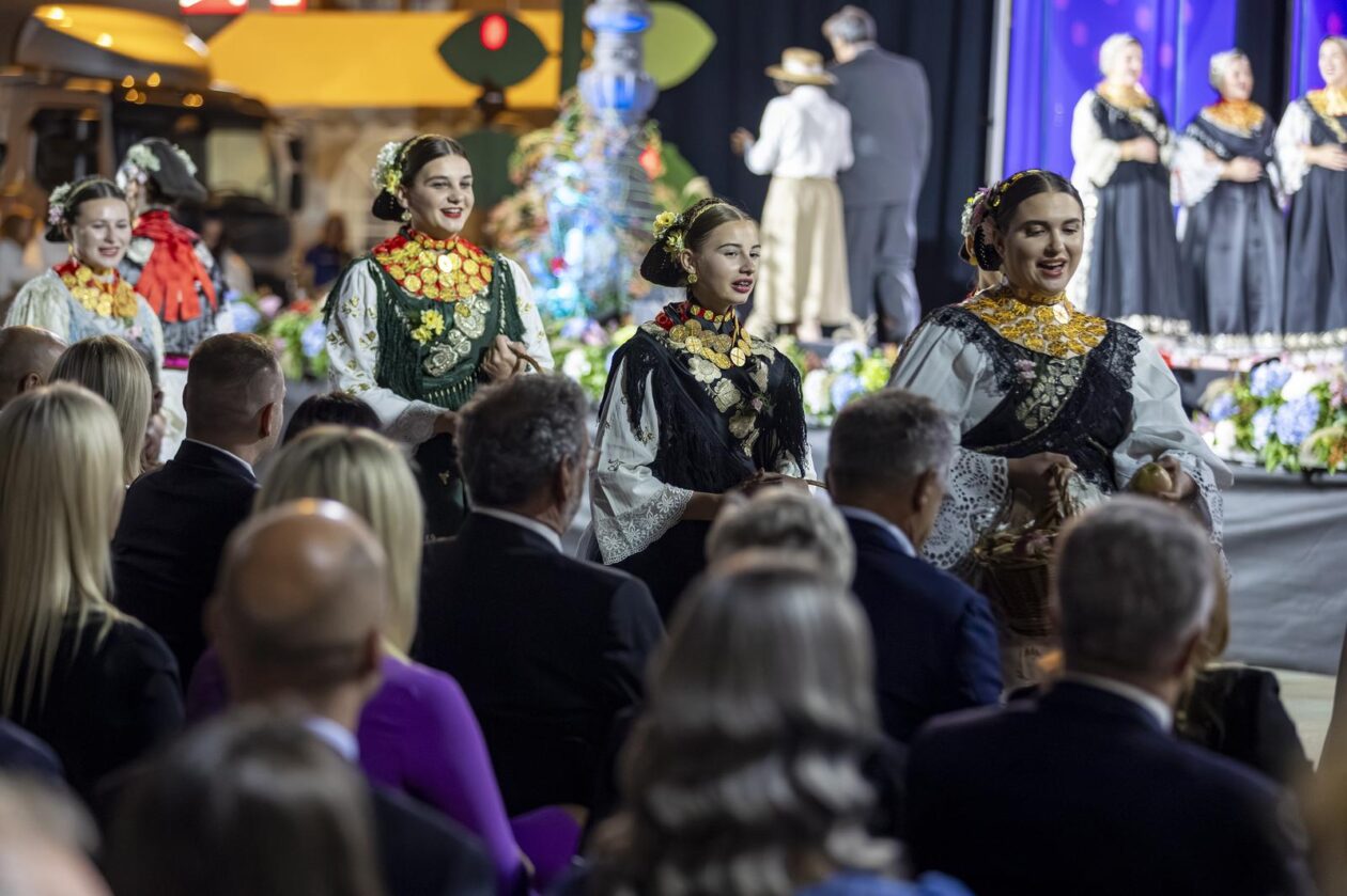 Vinkovci: 60. Vinkovačke jeseni pod sloganom “Jesen rumeni jabuka”