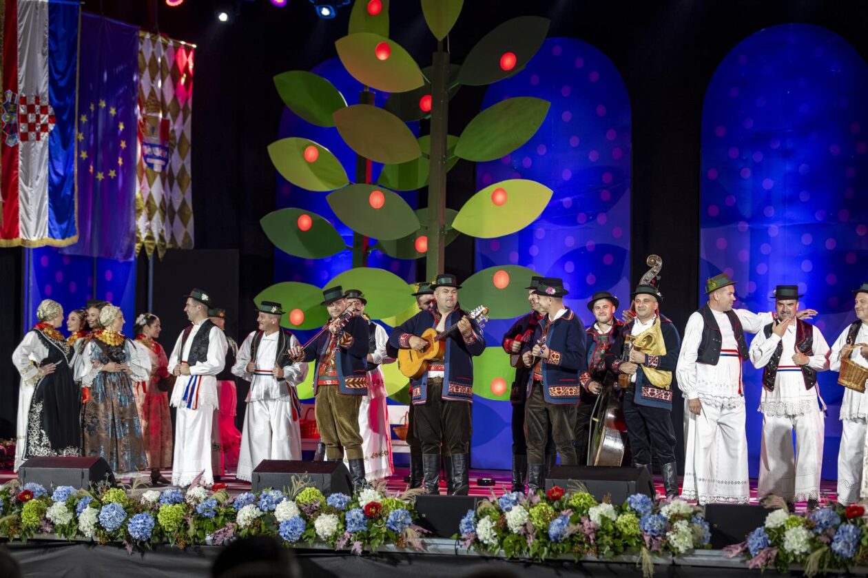 Vinkovci: 60. Vinkovačke jeseni pod sloganom “Jesen rumeni jabuka”