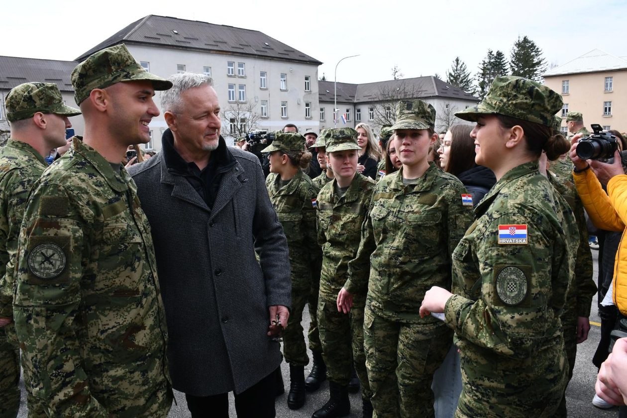 thompson u vojarni thompson u vojarni