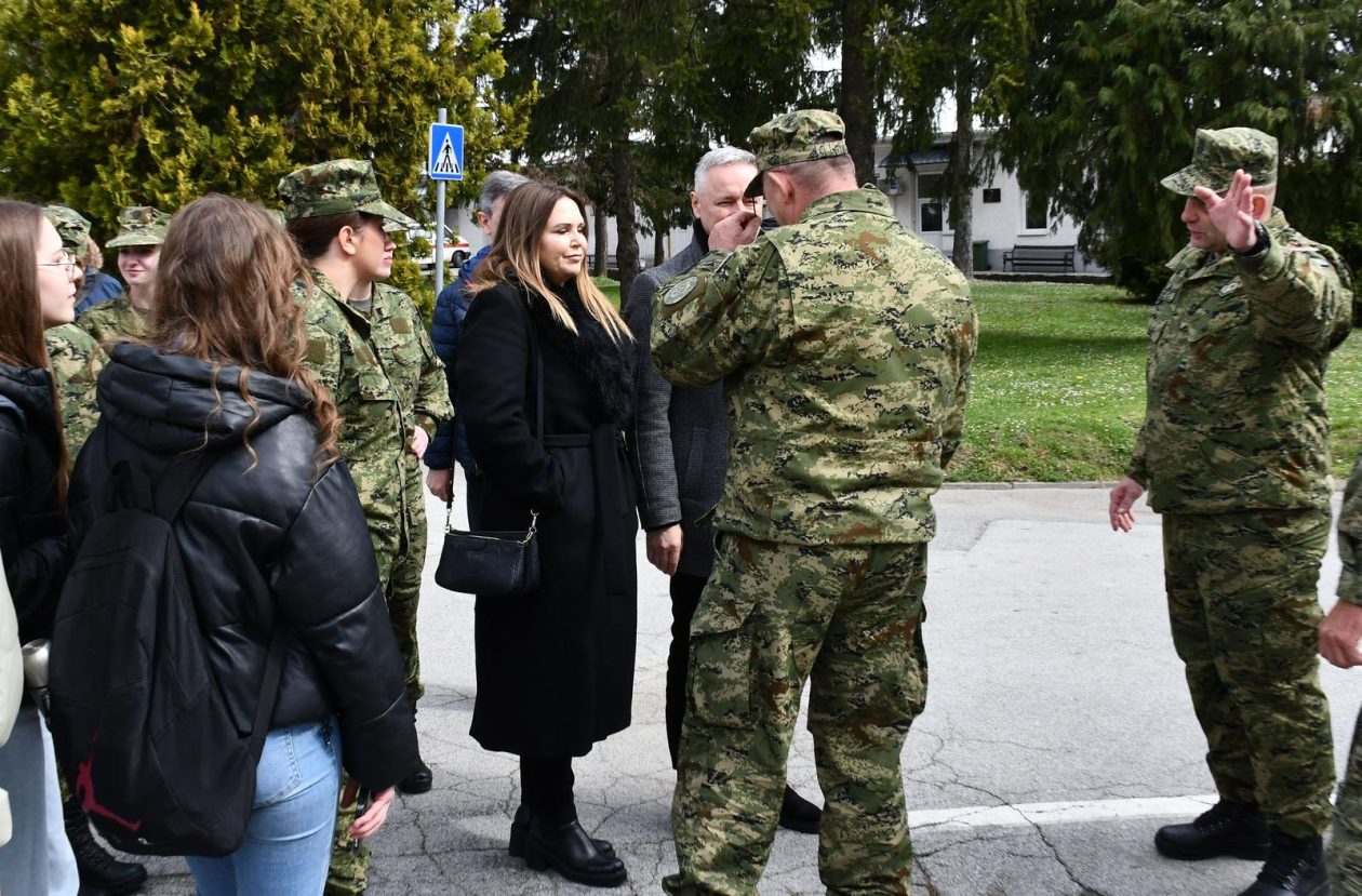 thompson u vojarni thompson u vojarni