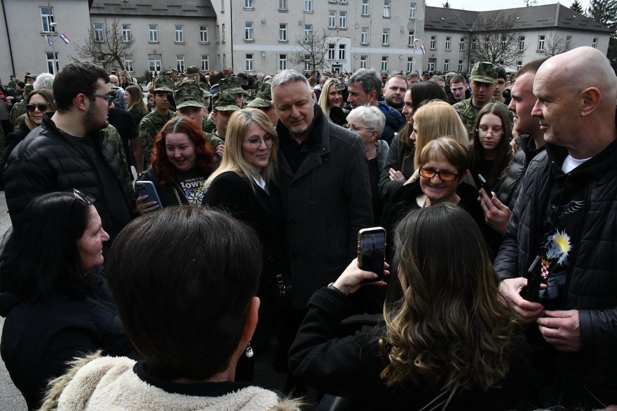 thompson u vojarni thompson u vojarni