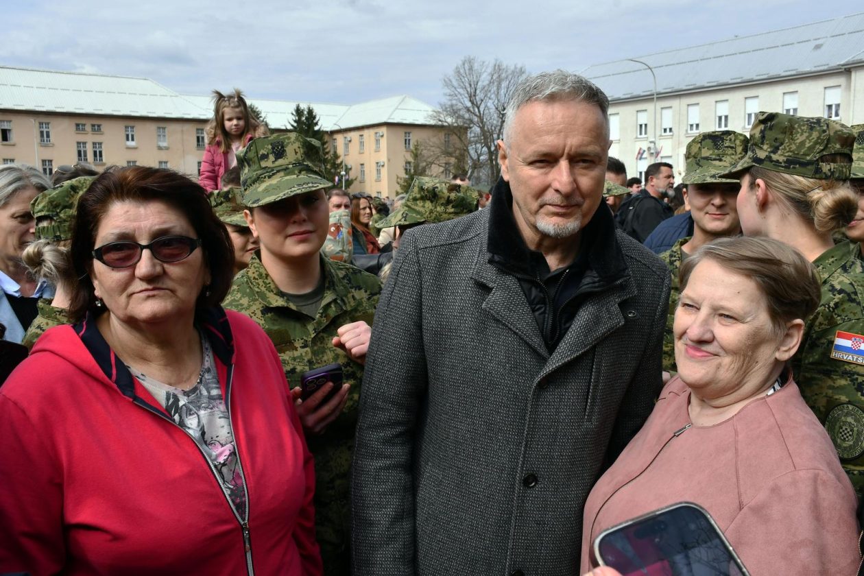 thompson u vojarni thompson u vojarni