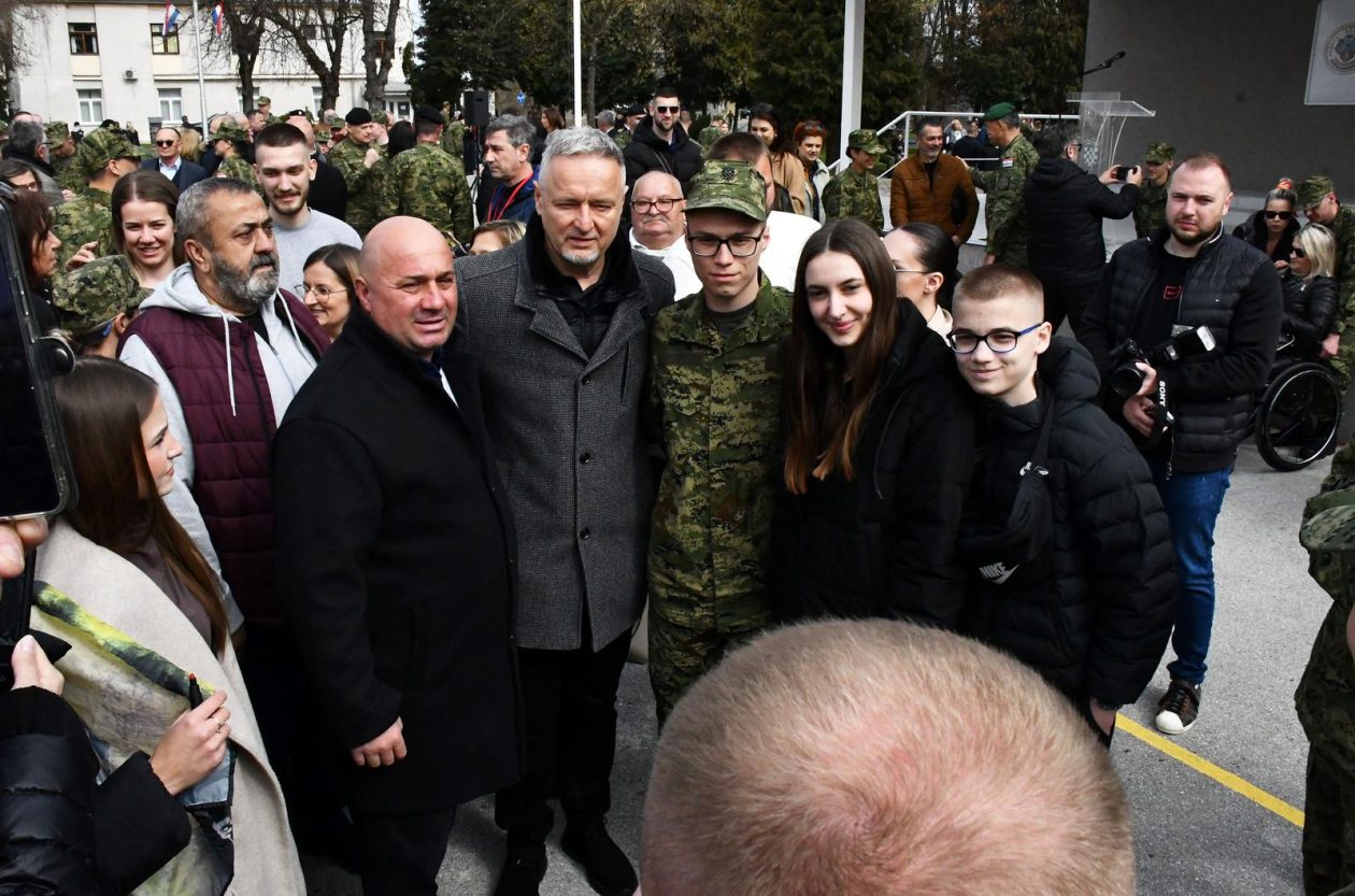 thompson u vojarni thompson u vojarni