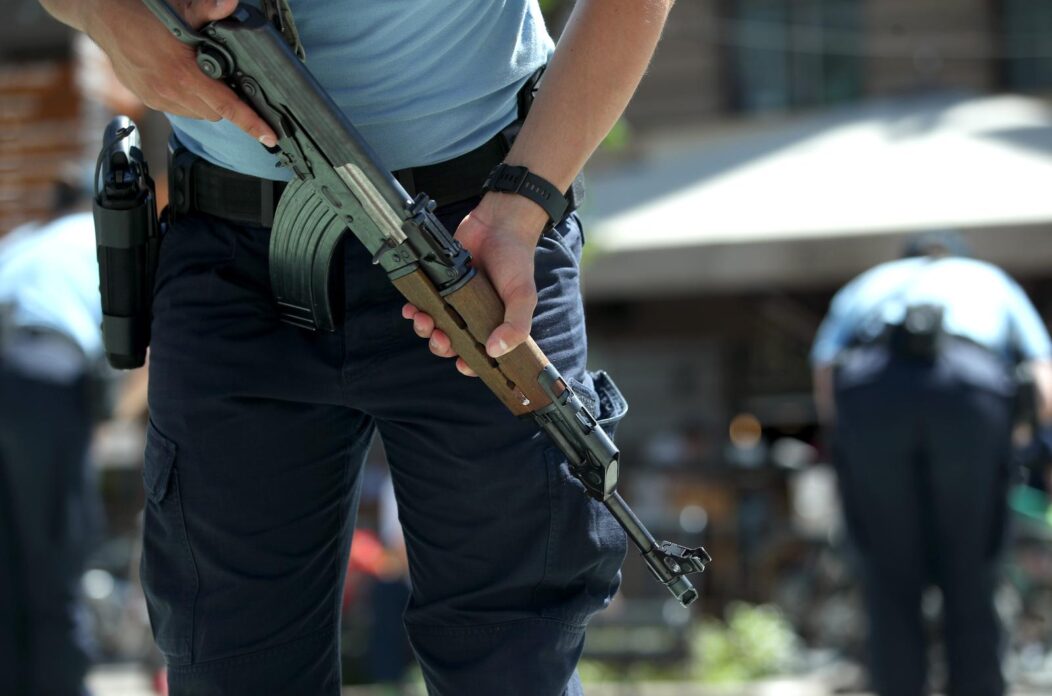 kalašnjikov ak47 policija kalašnjikov ak47 policija