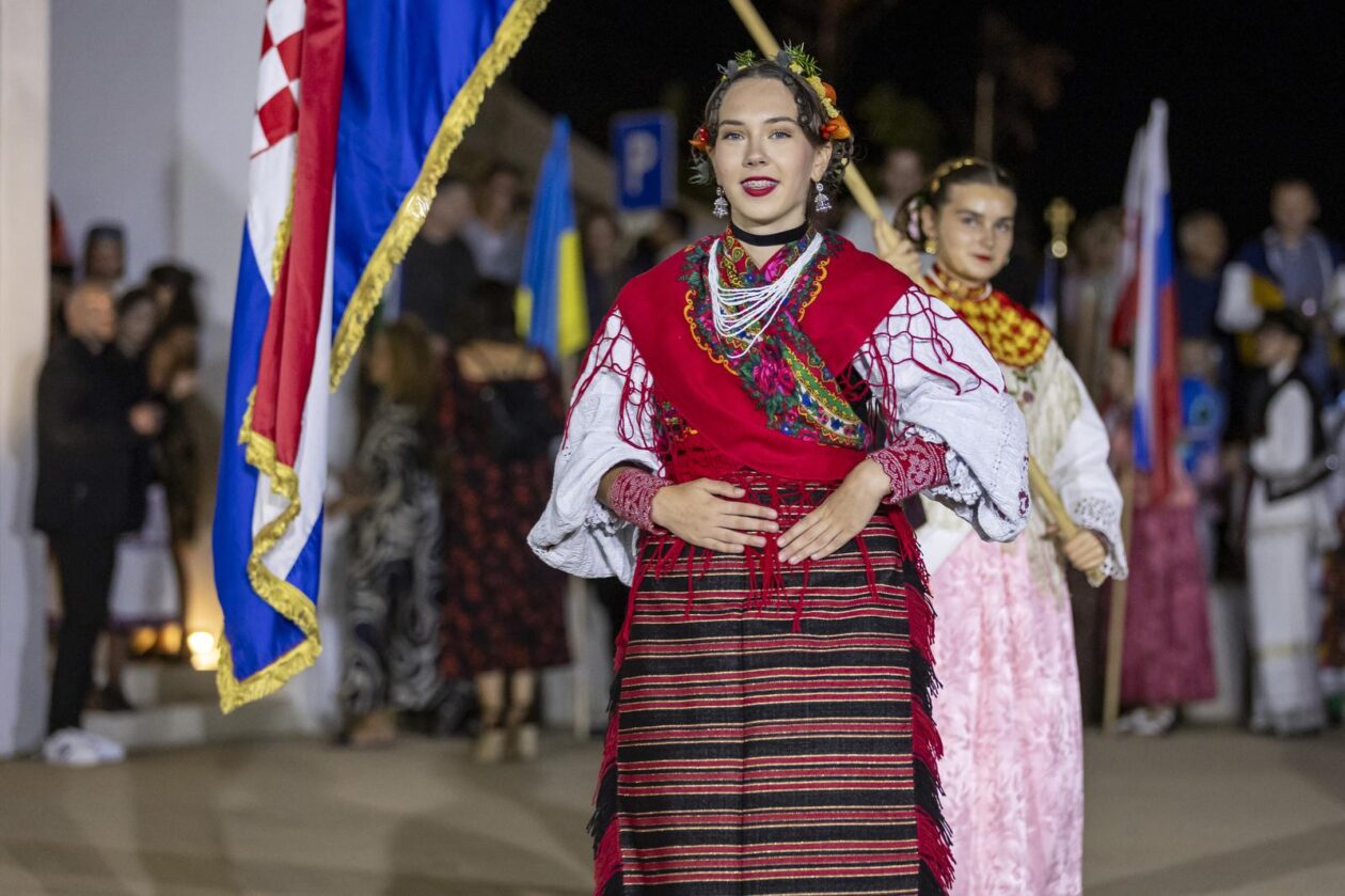 Vinkovci: Etno frizure svijeta na Vinkovačkim jesenima