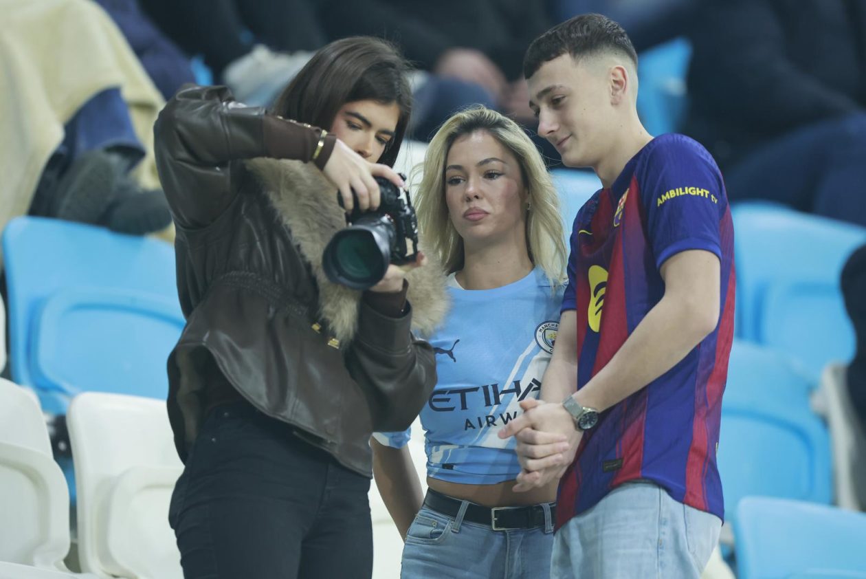 Osijek: Zgodna navijačica privukla pažnju zapadne tribine Opus Arene