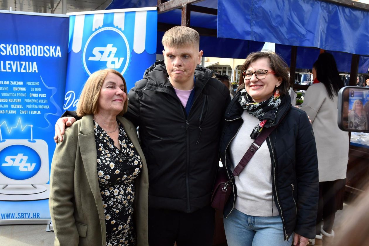 Slavonski Brod: Tradicionalna darovna akcija ‘Dan palačinki’, za pomoć Kristijanu Jandričiću