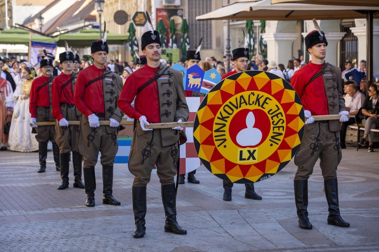 60. Vinkovačke jeseni – svačani mimohod 60. Vinkovačke jeseni – svačani mimohod