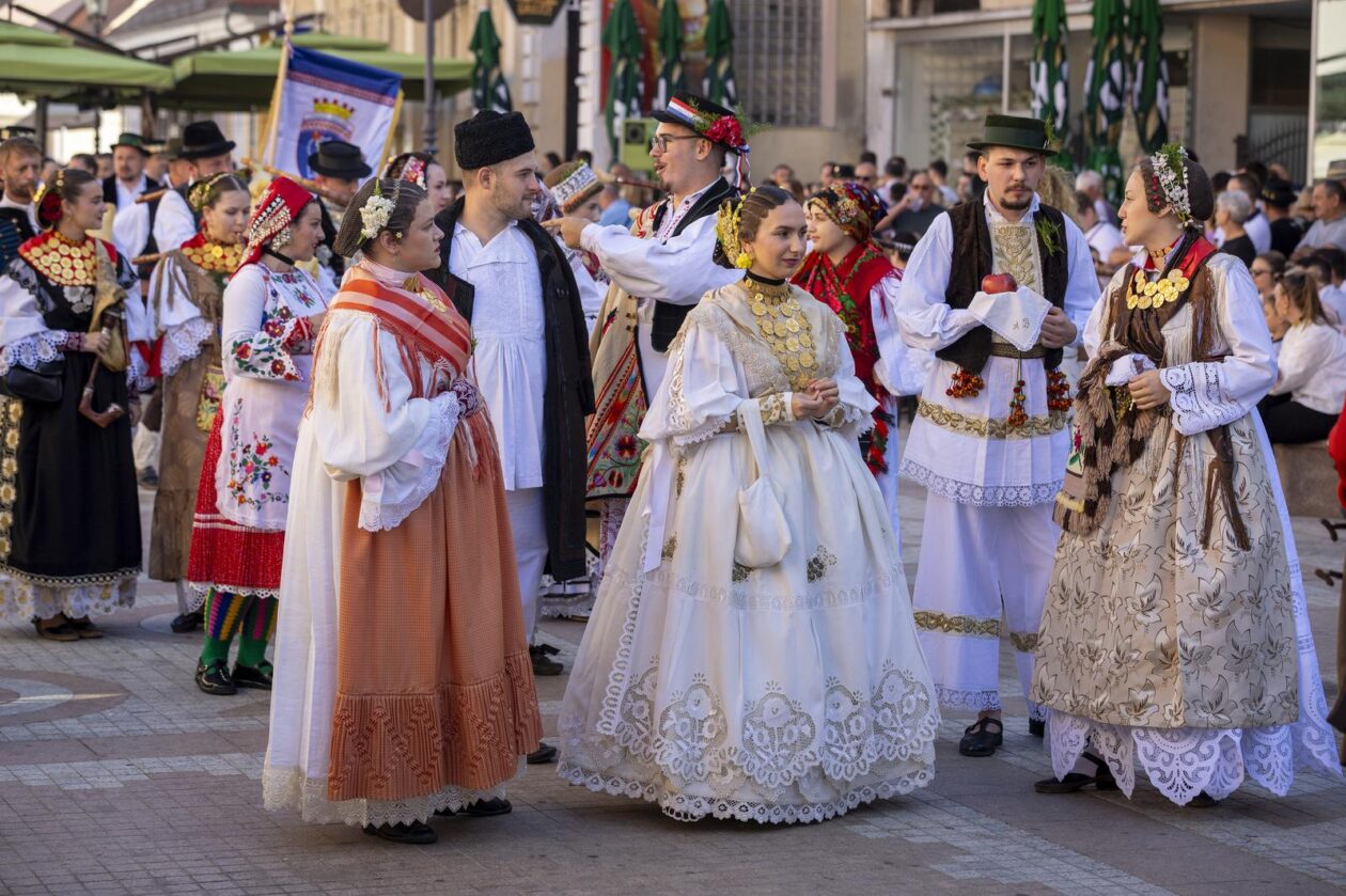60. Vinkovačke jeseni – svačani mimohod 60. Vinkovačke jeseni – svačani mimohod