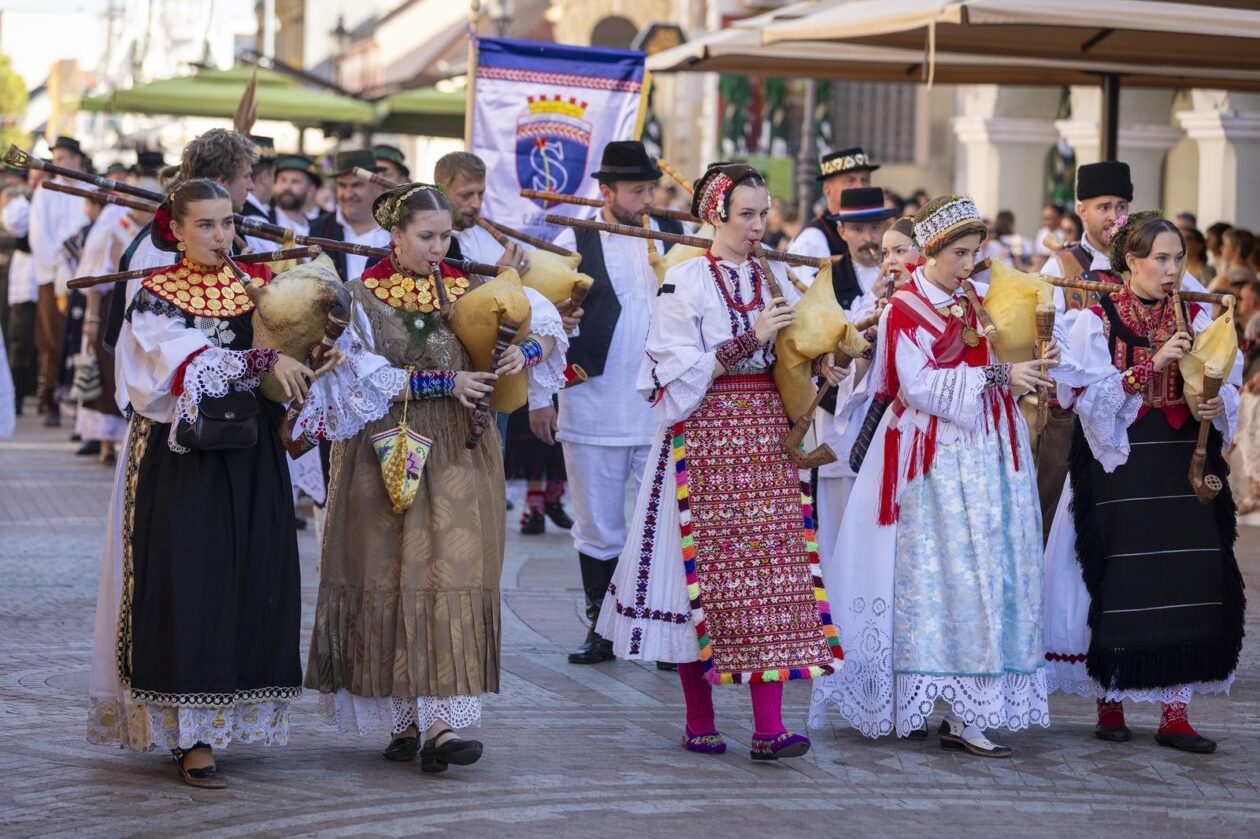 60. Vinkovačke jeseni – svačani mimohod 60. Vinkovačke jeseni – svačani mimohod