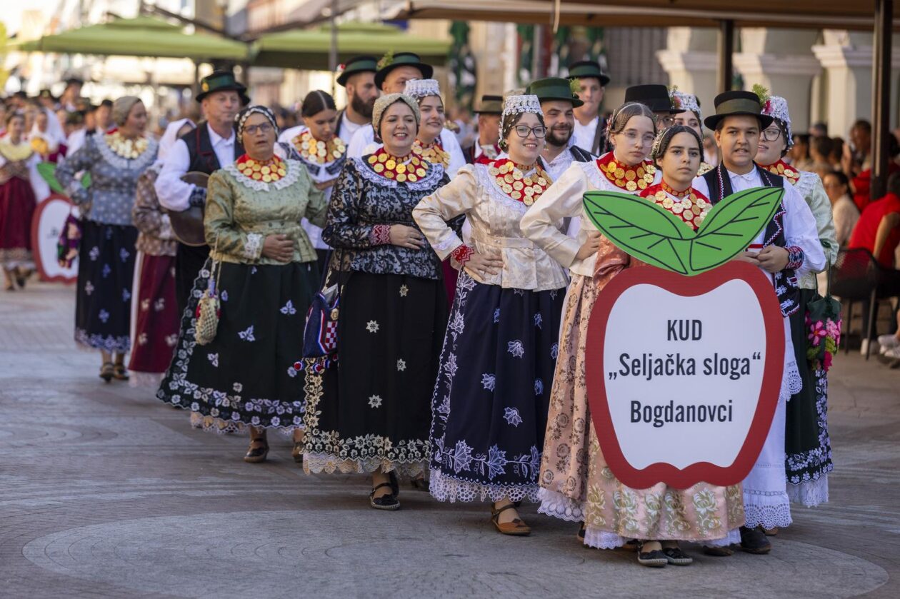 60. Vinkovačke jeseni – svačani mimohod 60. Vinkovačke jeseni – svačani mimohod