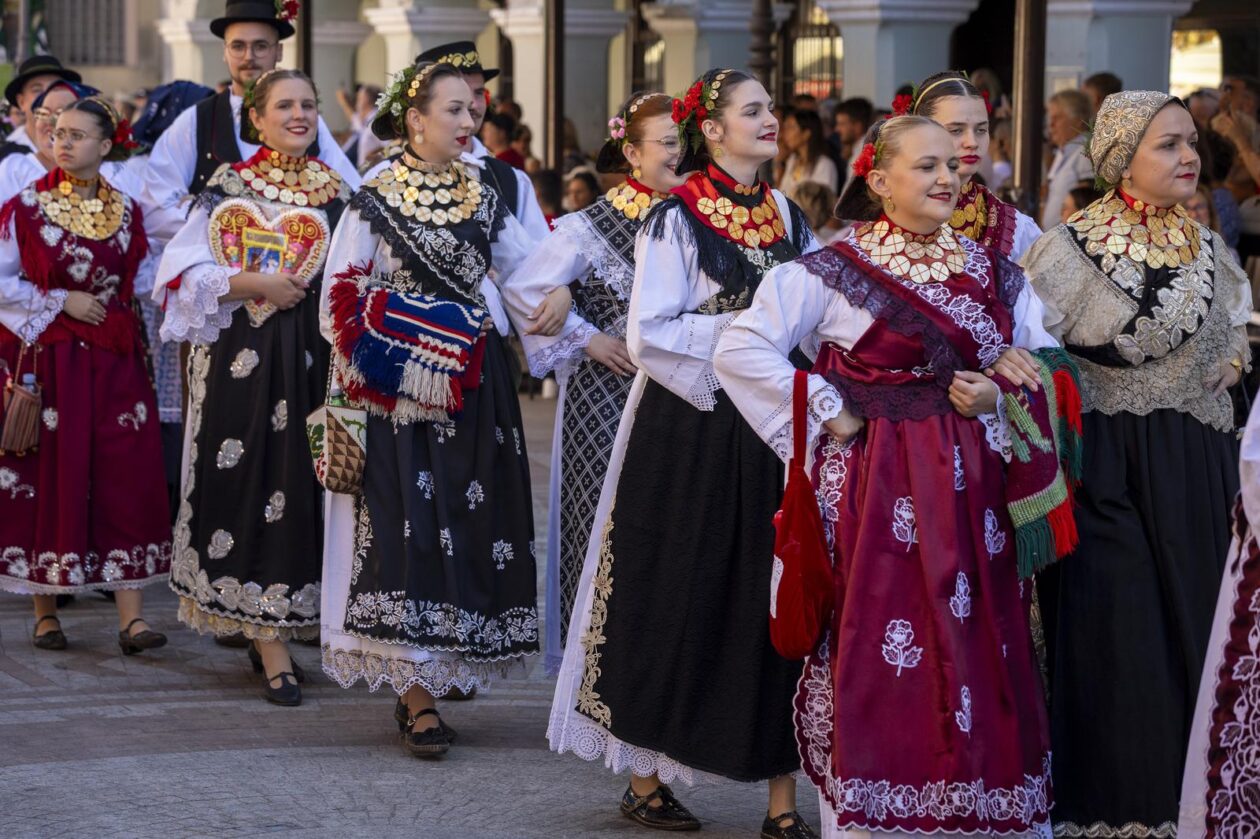 60. Vinkovačke jeseni – svačani mimohod 60. Vinkovačke jeseni – svačani mimohod