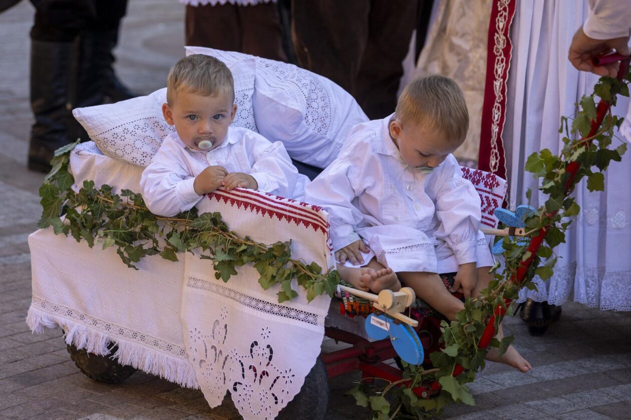 60. Vinkovačke jeseni – svačani mimohod 60. Vinkovačke jeseni – svačani mimohod