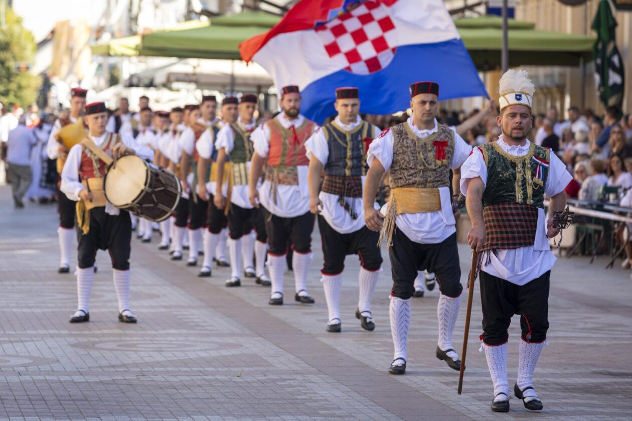 60. Vinkovačke jeseni – svačani mimohod 60. Vinkovačke jeseni – svačani mimohod