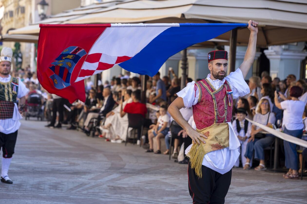 60. Vinkovačke jeseni – svačani mimohod 60. Vinkovačke jeseni – svačani mimohod