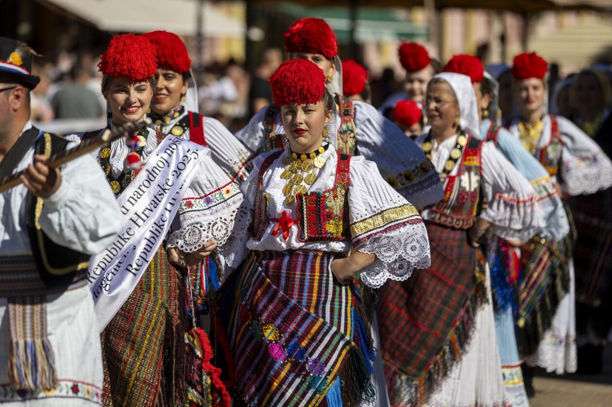 60. Vinkovačke jeseni – svačani mimohod 60. Vinkovačke jeseni – svačani mimohod