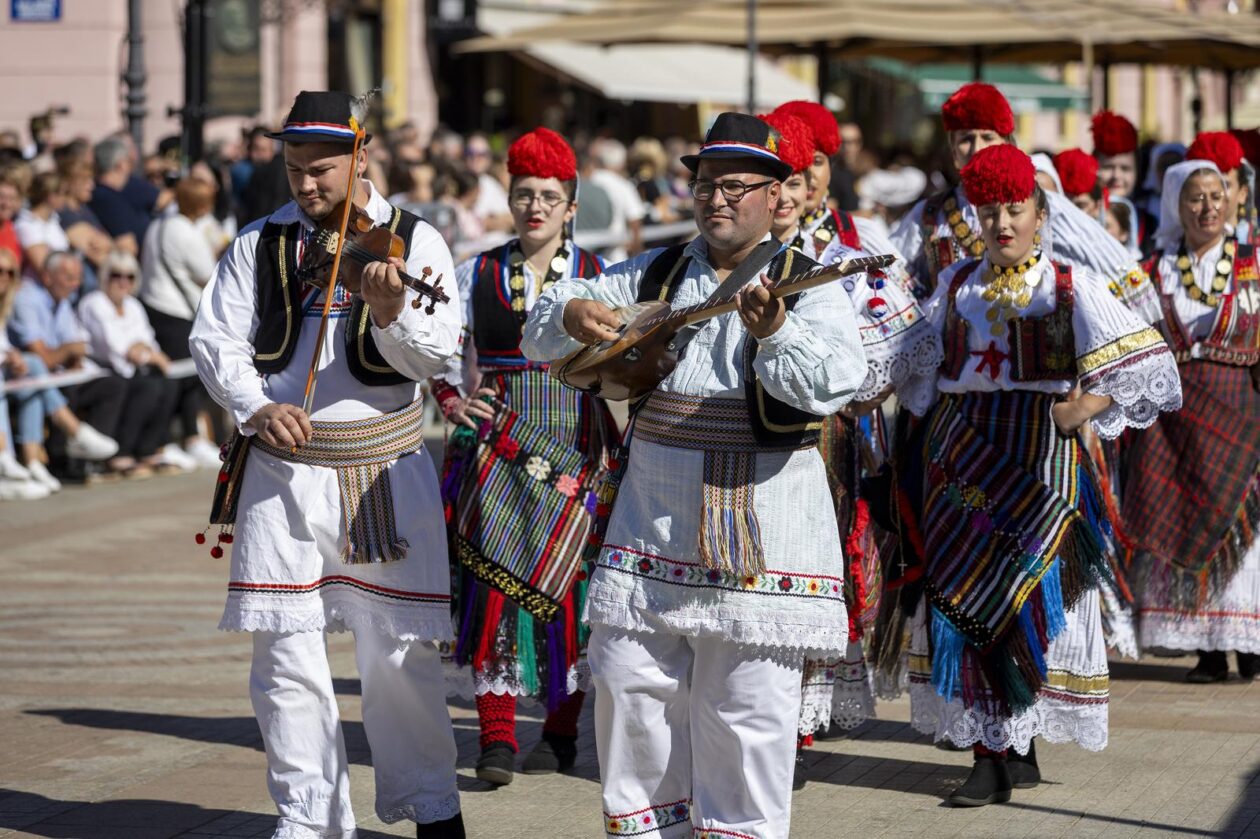 60. Vinkovačke jeseni – svačani mimohod 60. Vinkovačke jeseni – svačani mimohod