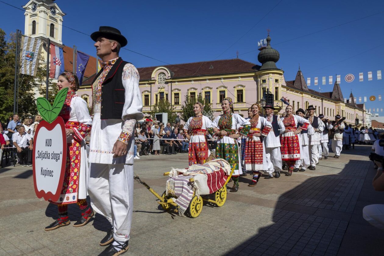 60. Vinkovačke jeseni – svačani mimohod 60. Vinkovačke jeseni – svačani mimohod