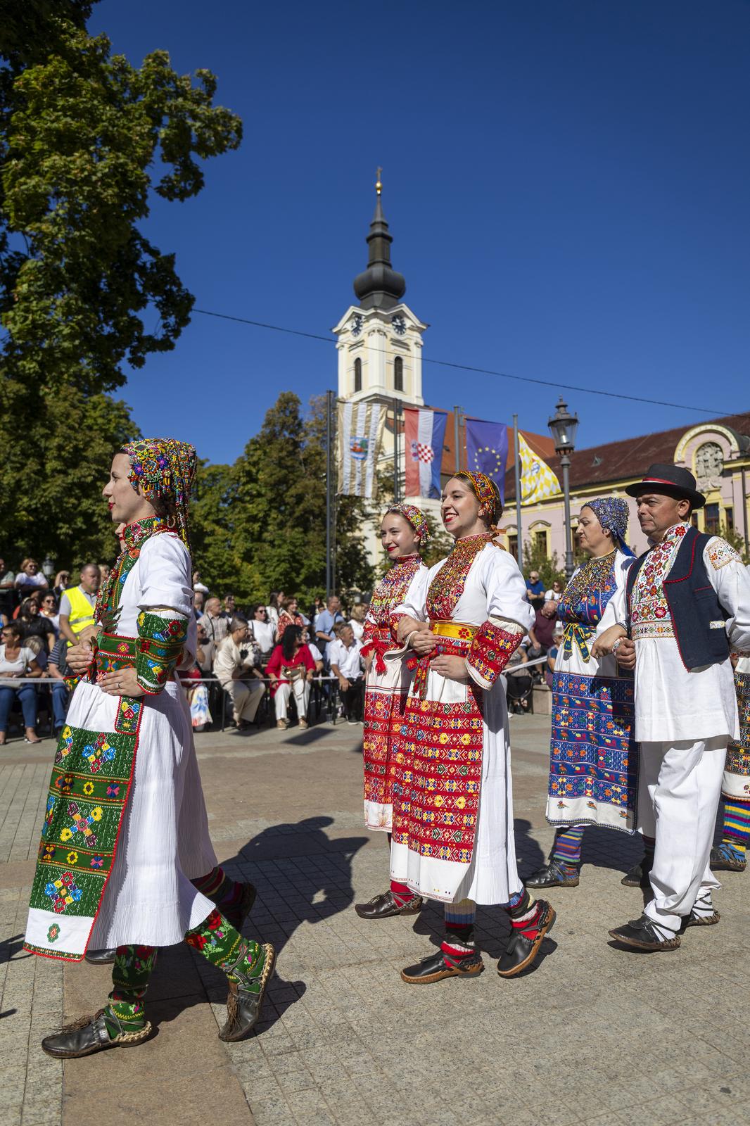 60. Vinkovačke jeseni – svačani mimohod 60. Vinkovačke jeseni – svačani mimohod