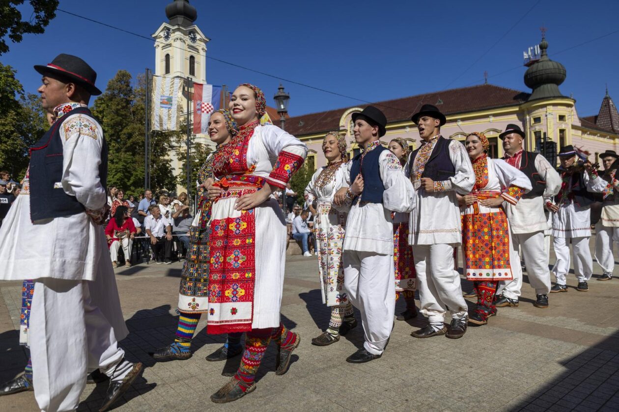 60. Vinkovačke jeseni – svačani mimohod 60. Vinkovačke jeseni – svačani mimohod