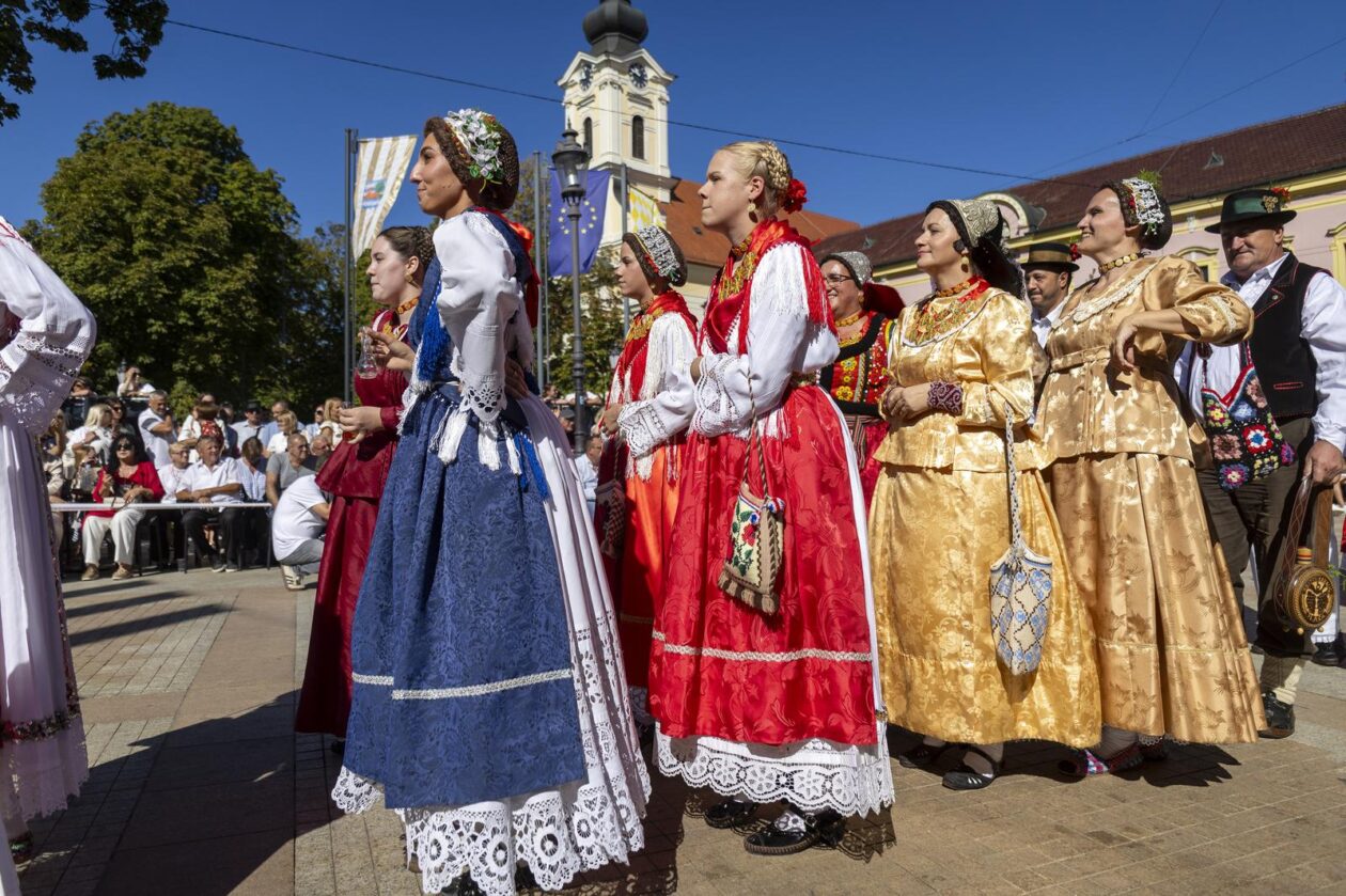 60. Vinkovačke jeseni – svačani mimohod 60. Vinkovačke jeseni – svačani mimohod