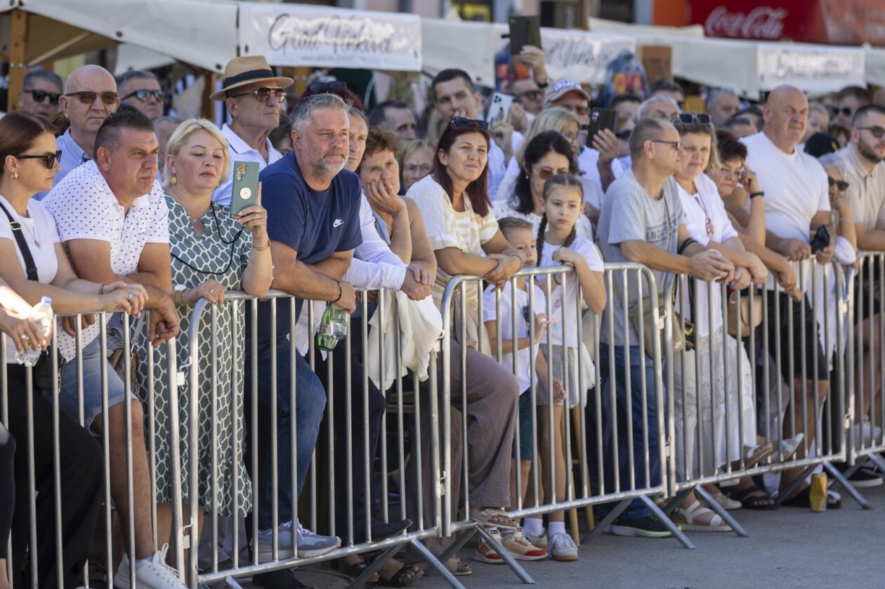 60. Vinkovačke jeseni – svačani mimohod 60. Vinkovačke jeseni – svačani mimohod